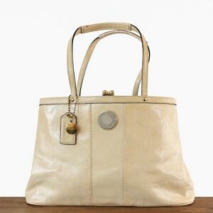 Authentic Coach F19215 Patent Leather Kisslock Tote in Ivory (B4/Ivory).